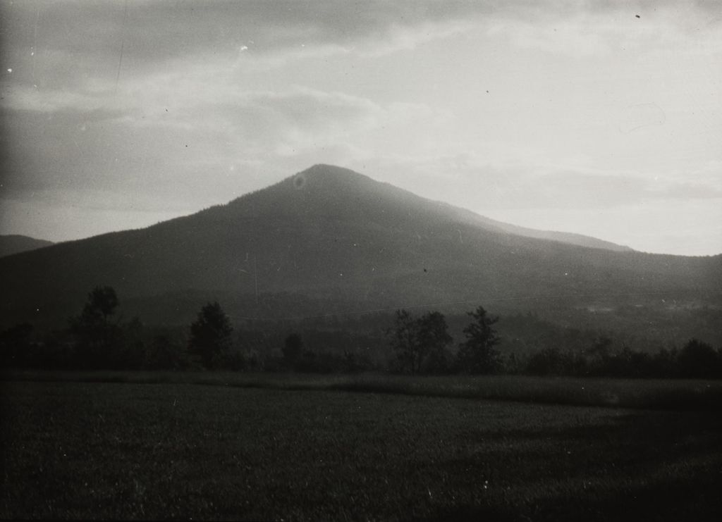 Miniature of Mountain and clouds