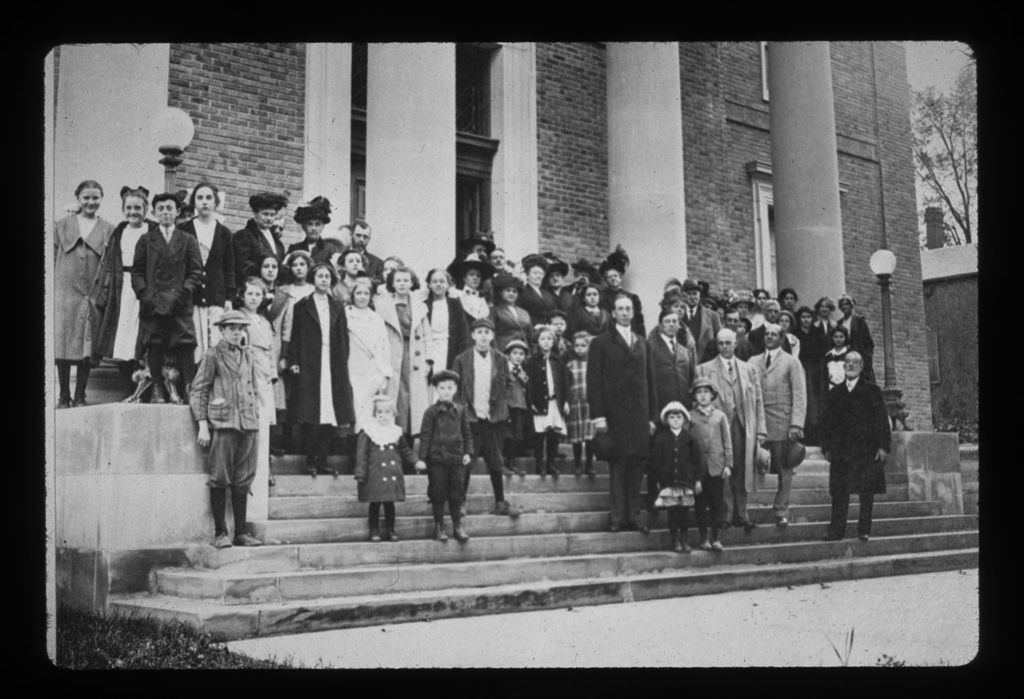 Miniature of Group photo front of Bixby