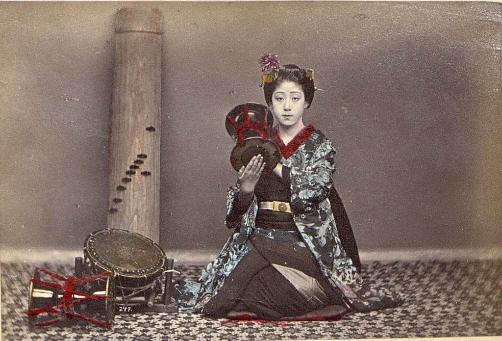 Miniature of Female musician with koto and ≈åtsuzumi